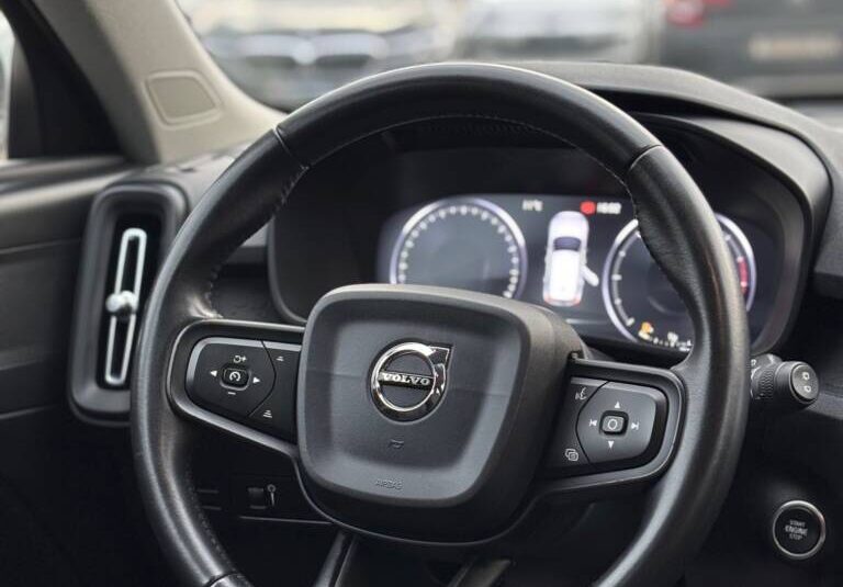 Volvo XC40 Momentum Pro D3 Automatic