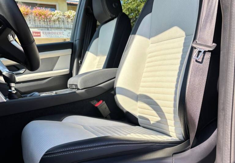 Land Rover Discovery Sport D165 R-Dynamic SE