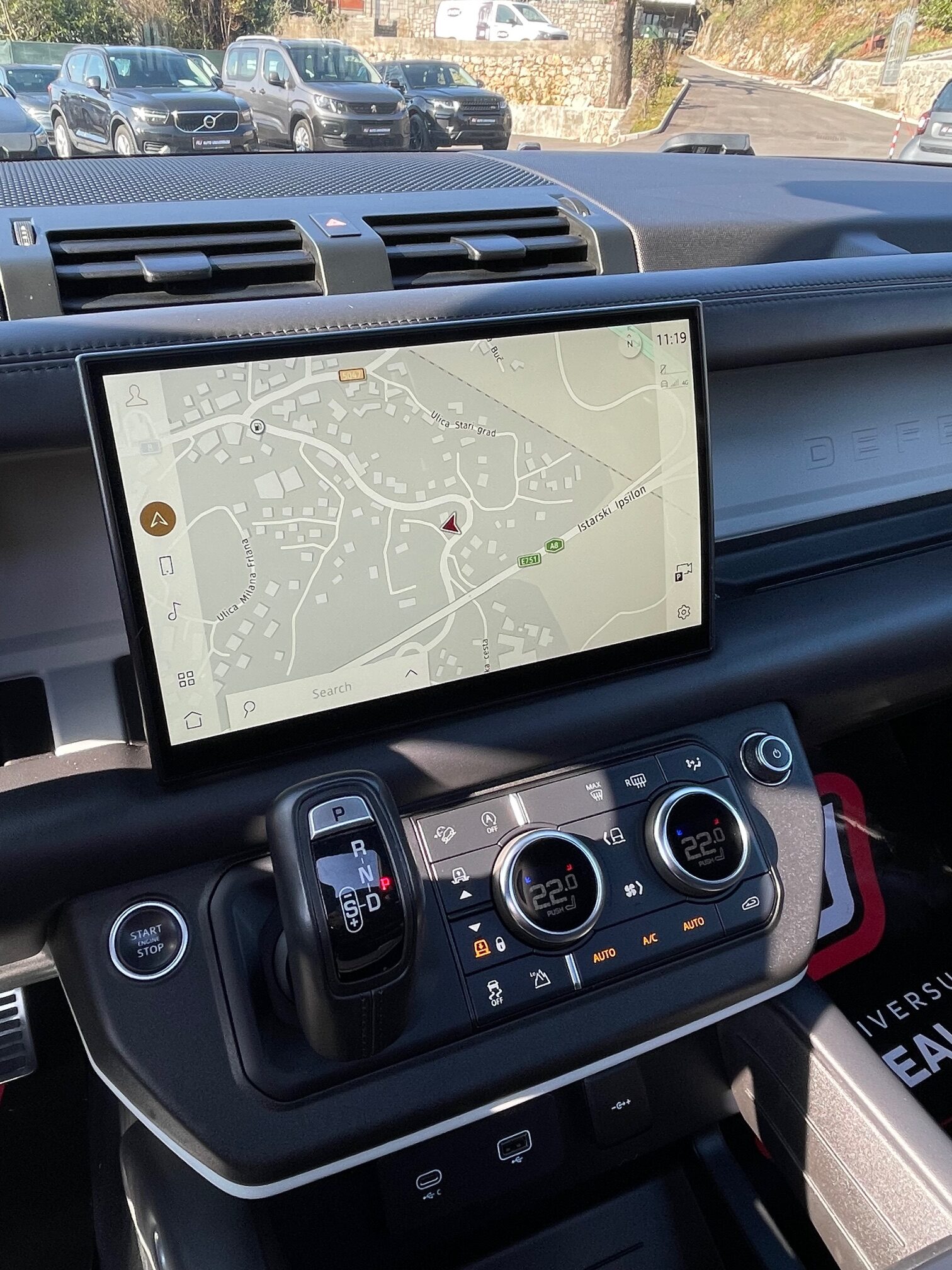 Land Rover Defender D250 X-Dynamic HSE