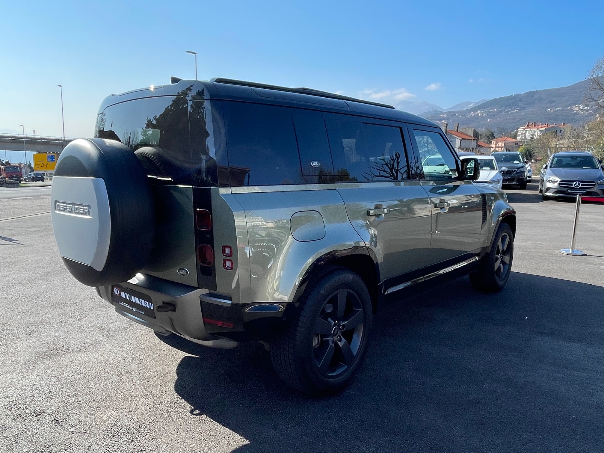 Land Rover Defender D250 X-Dynamic HSE