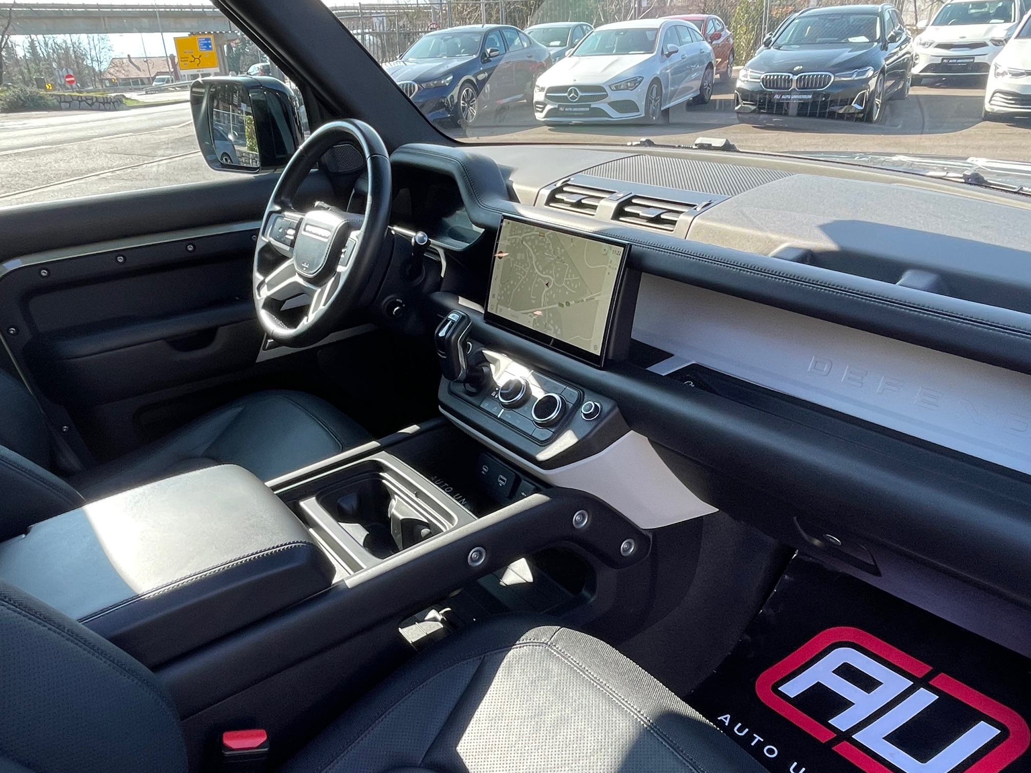 Land Rover Defender D250 X-Dynamic HSE