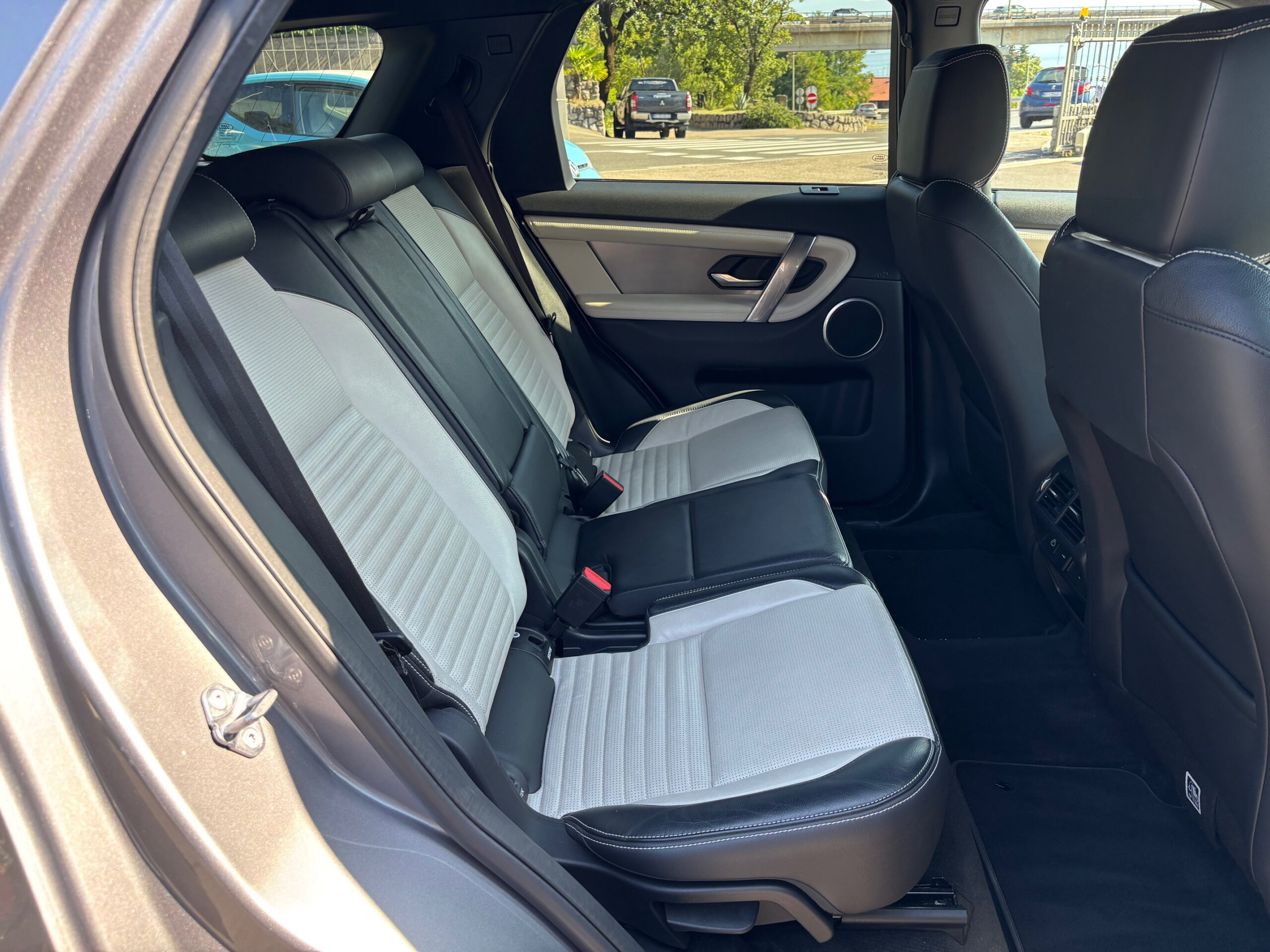 Land Rover Discovery Sport D165 R-Dynamic SE