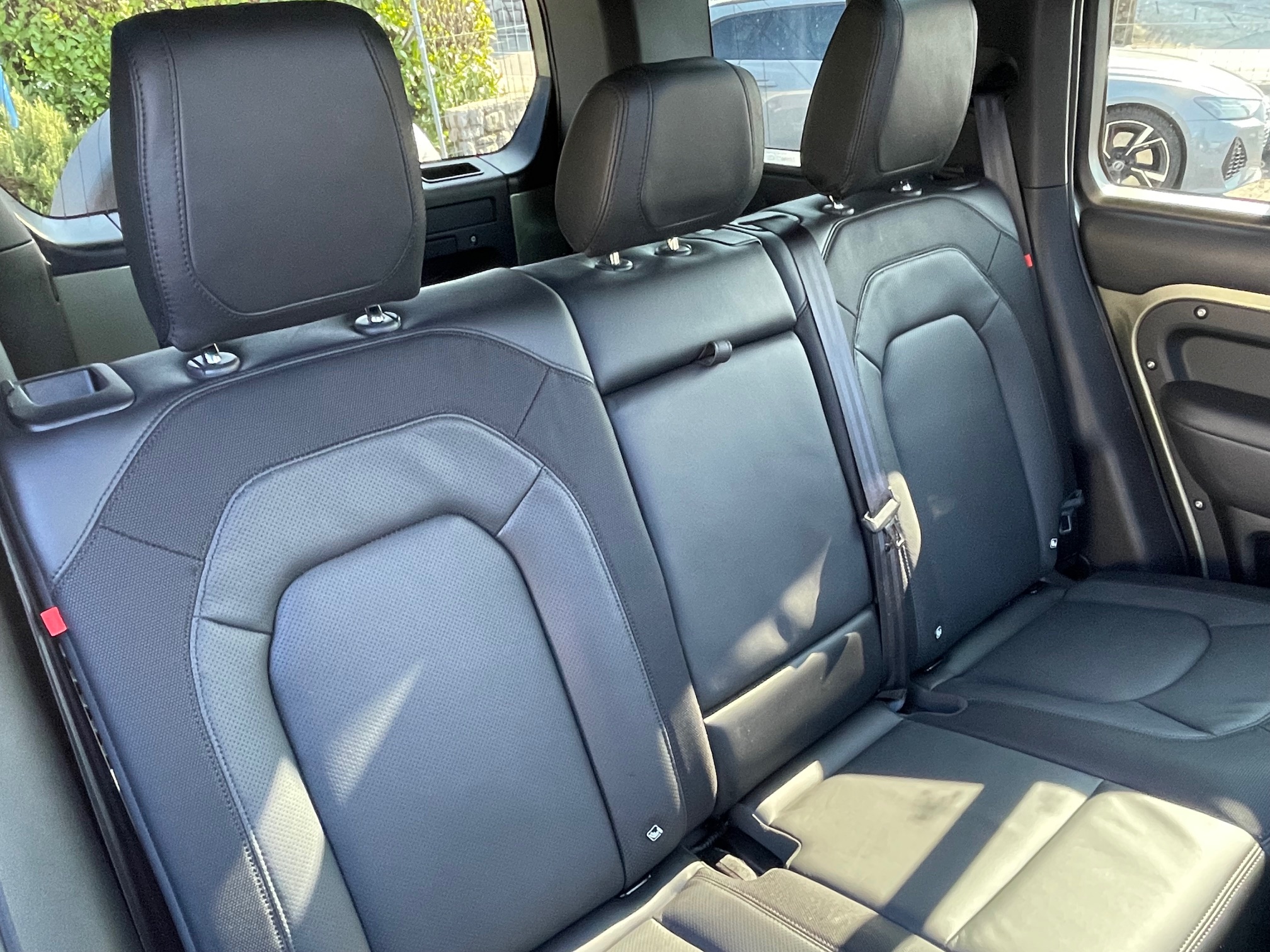 Land Rover Defender D250 X-Dynamic HSE