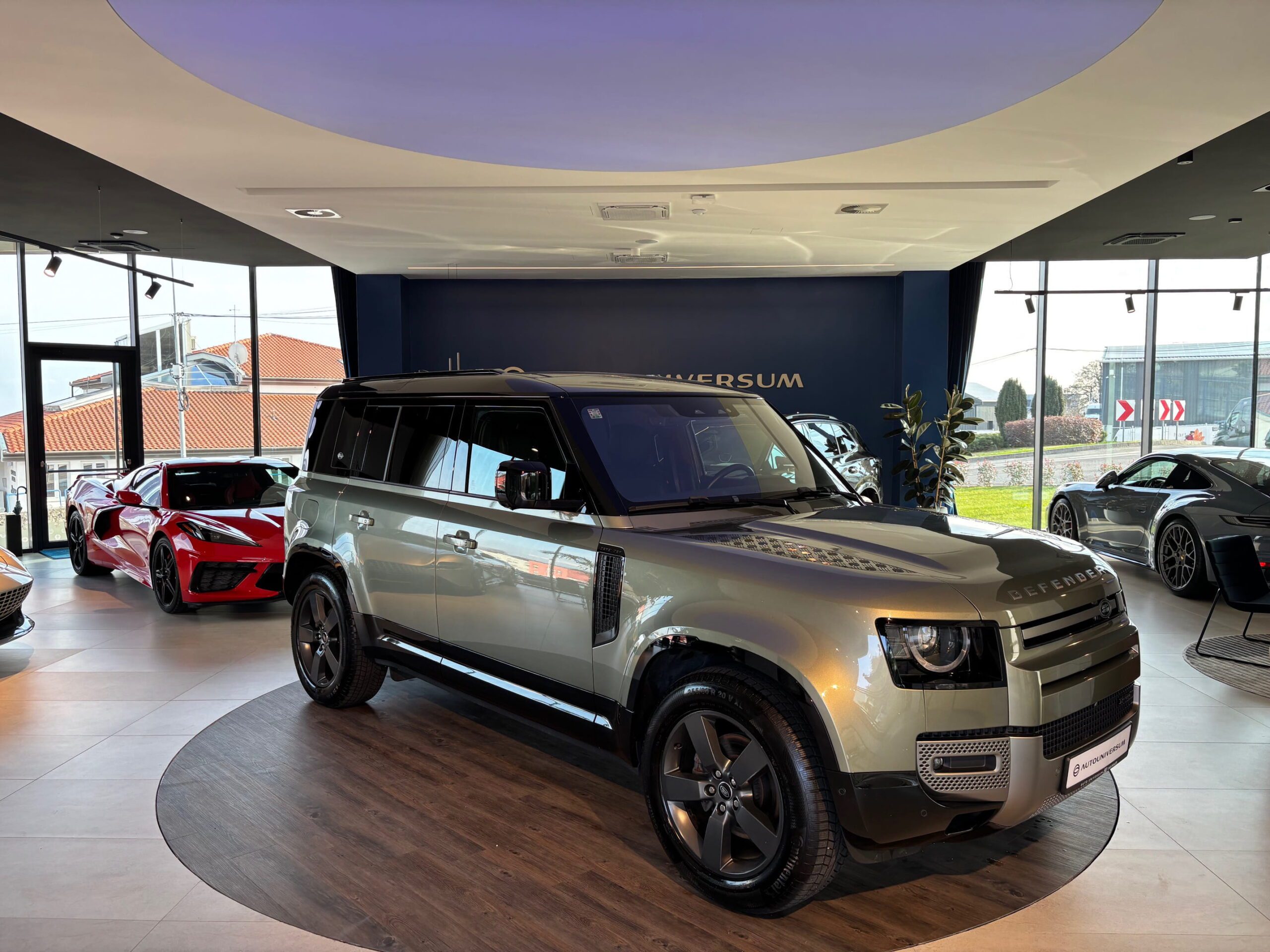 Land Rover Defender D250 X-Dynamic HSE