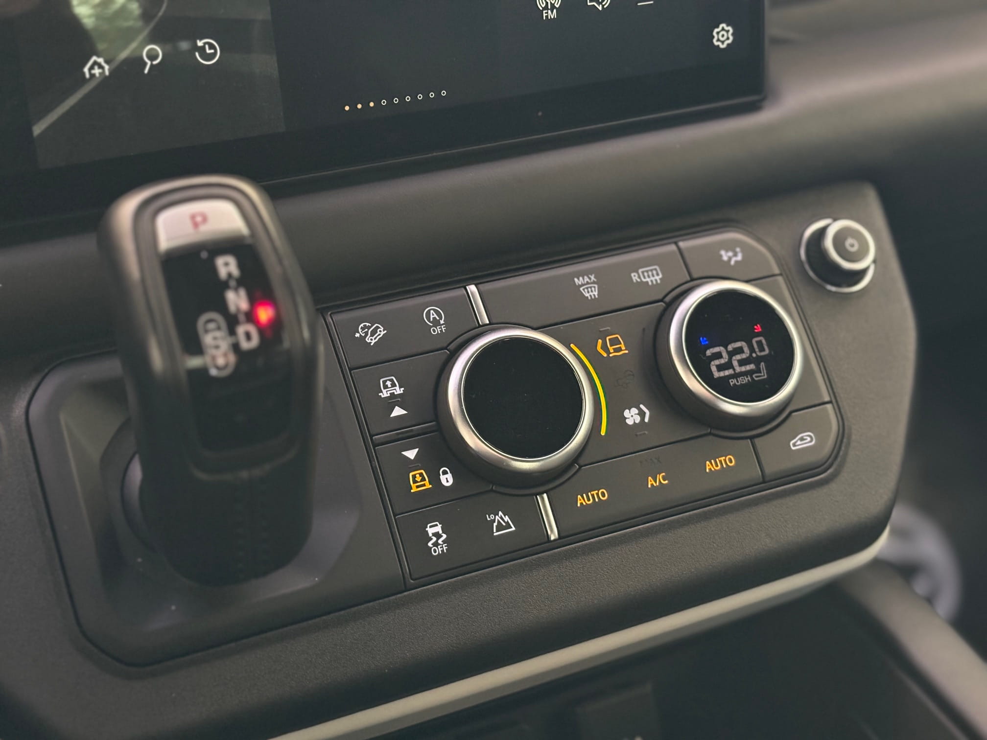 Land Rover Defender D250 X-Dynamic HSE