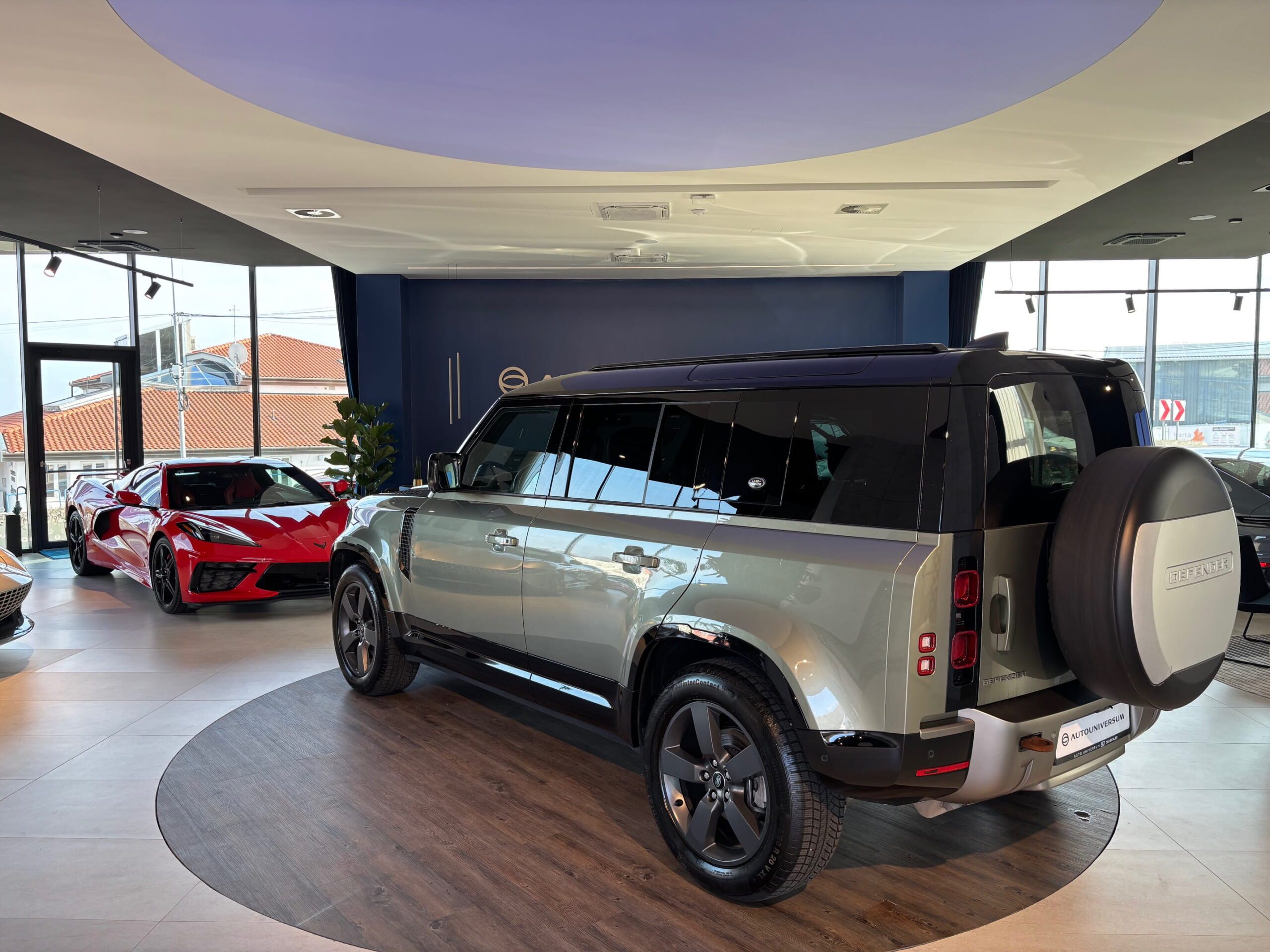 Land Rover Defender D250 X-Dynamic HSE