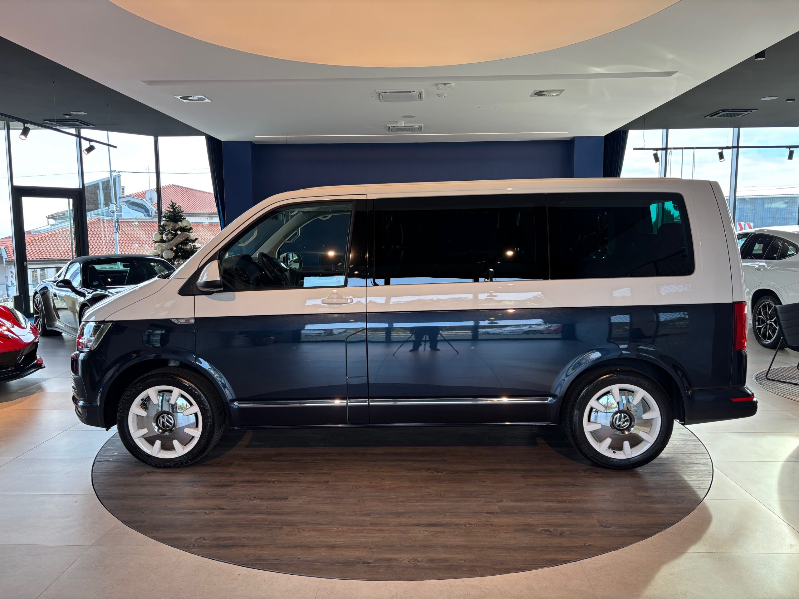 Volkswagen Multivan 6.1 2.0 TDI DSG 4Motion