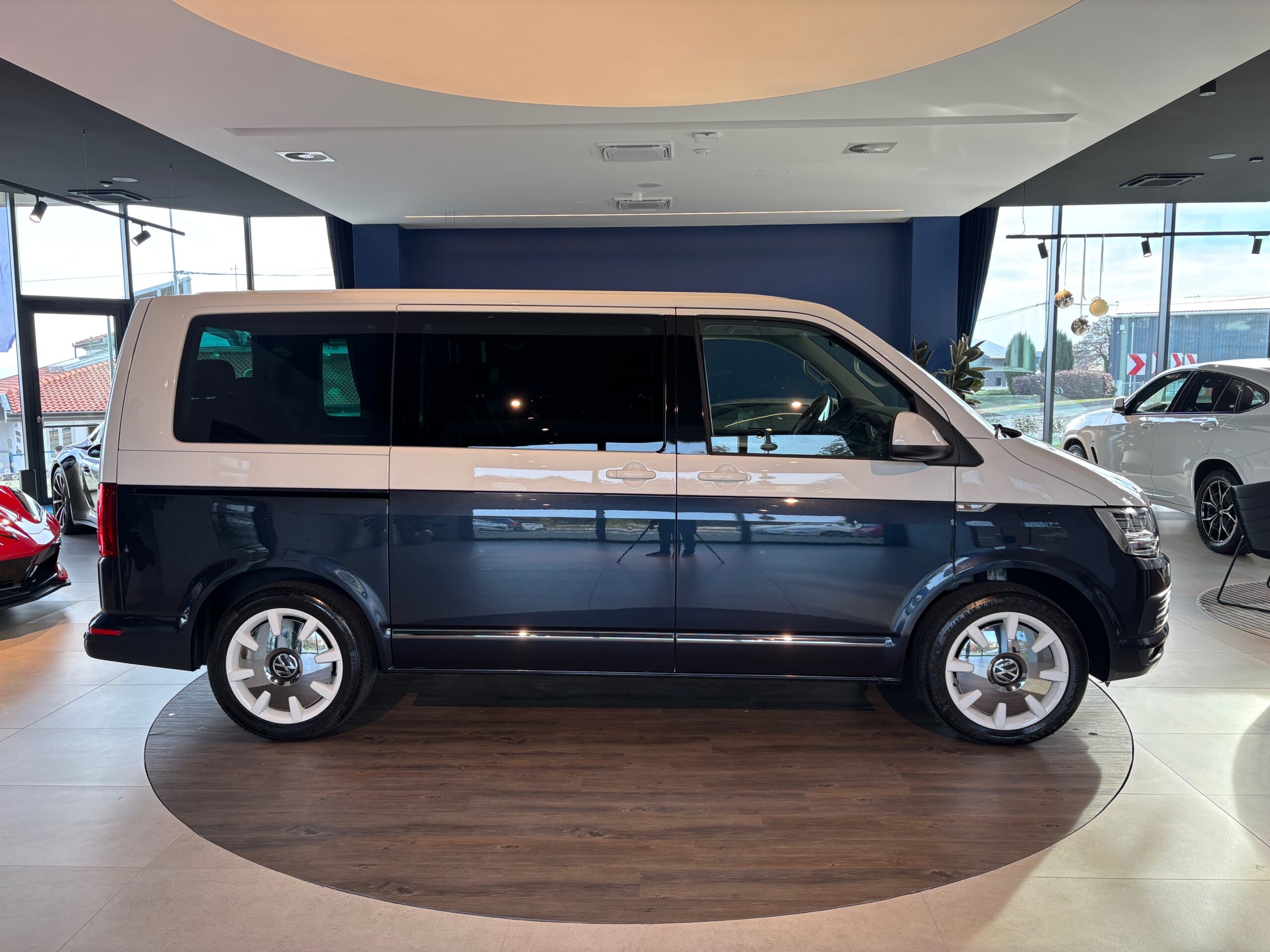 Volkswagen Multivan 6.1 2.0 TDI DSG 4Motion