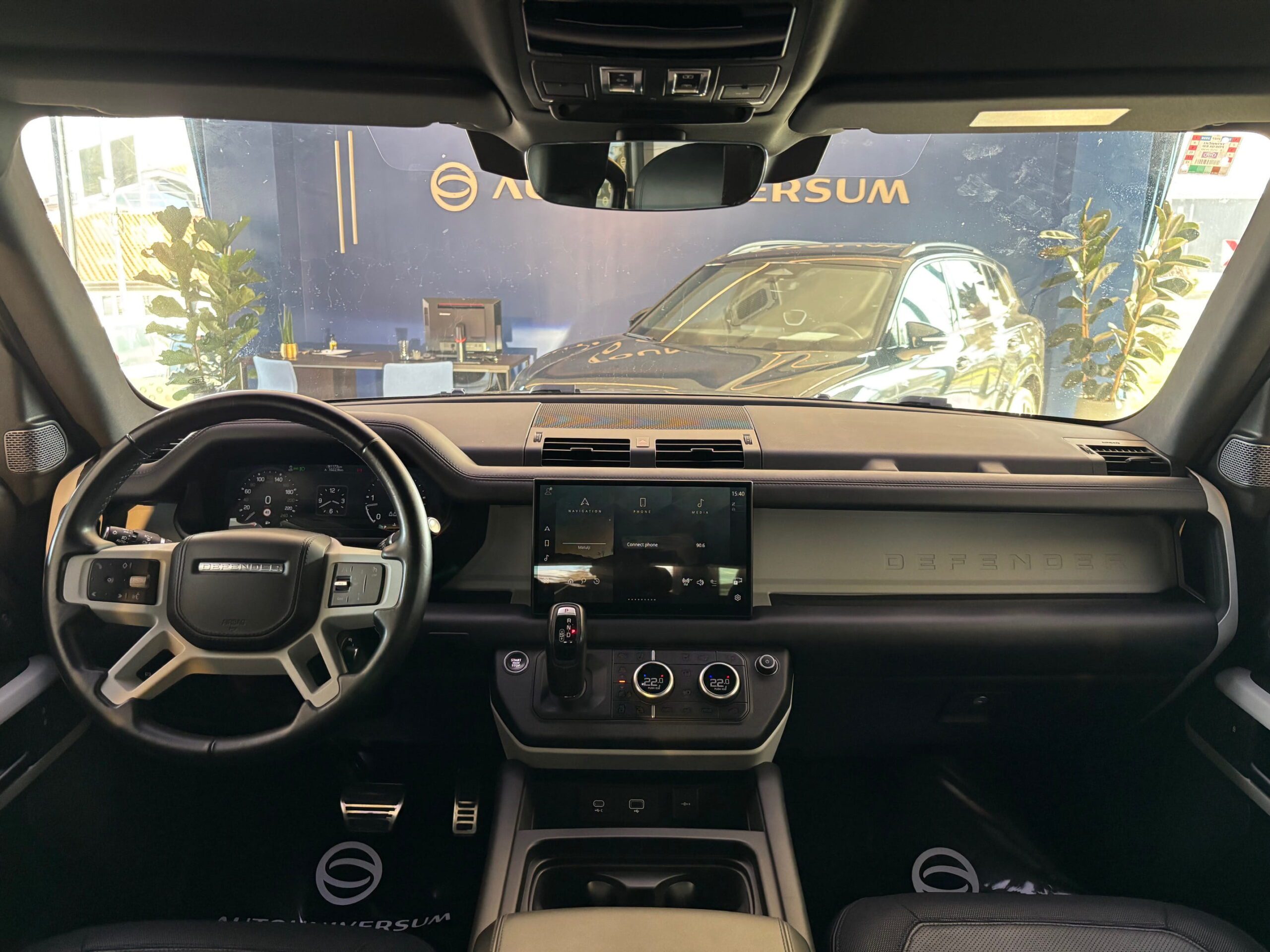 Land Rover Defender D250 X-Dynamic HSE