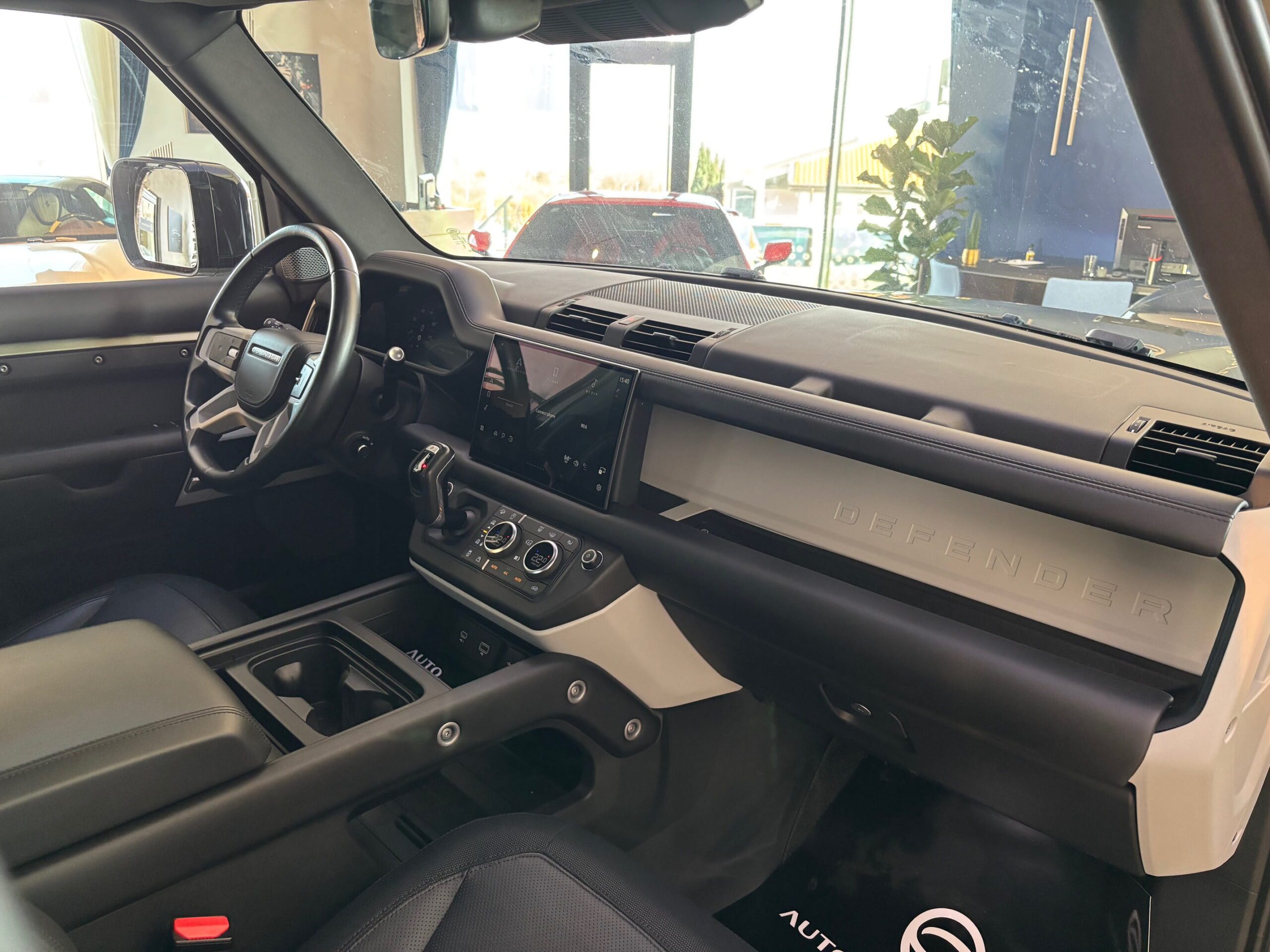 Land Rover Defender D250 X-Dynamic HSE