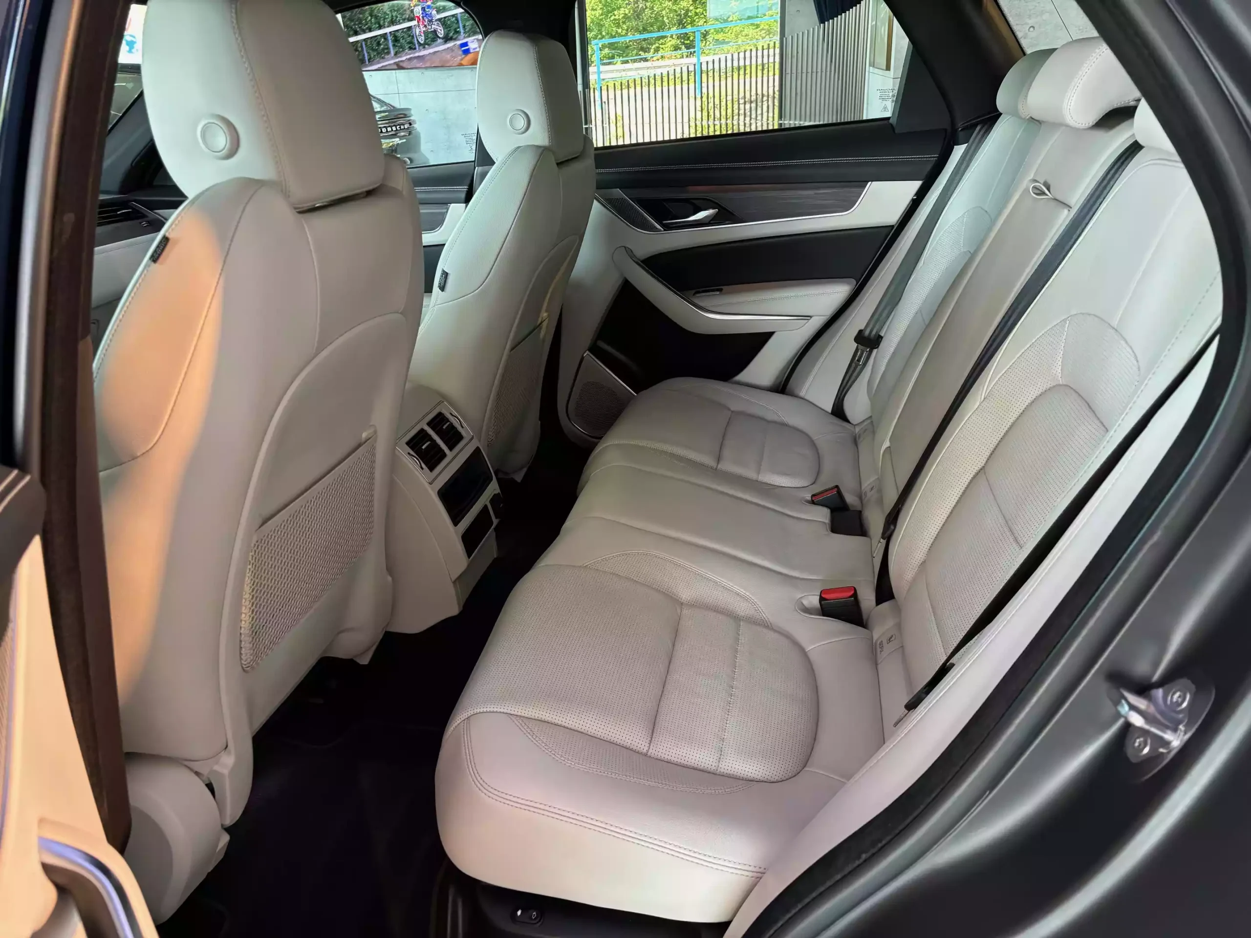 Jaguar F-Pace AWD D200 HSE R-Dynamic Automatic