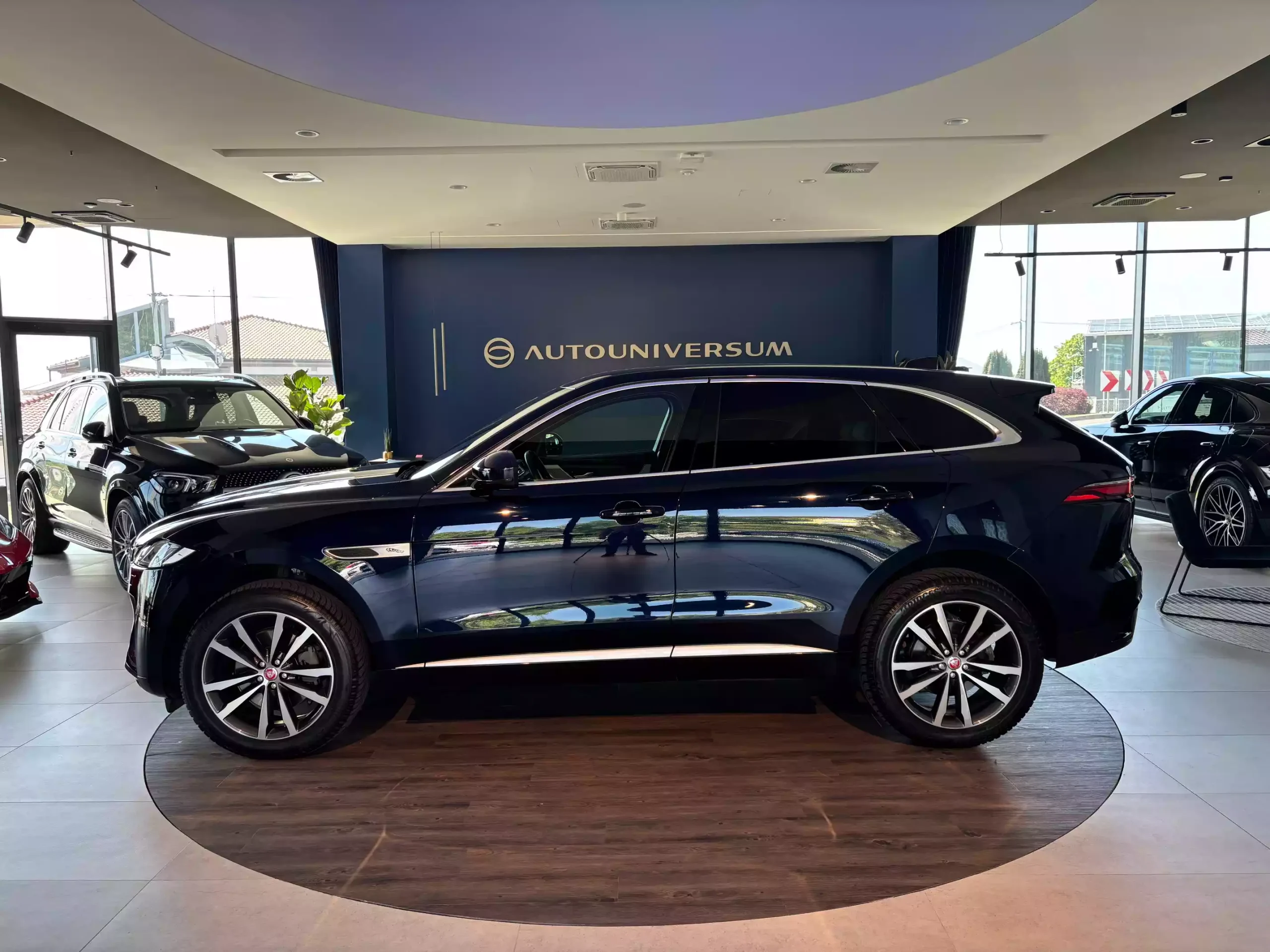 Jaguar F-Pace AWD D200 HSE R-Dynamic Automatic