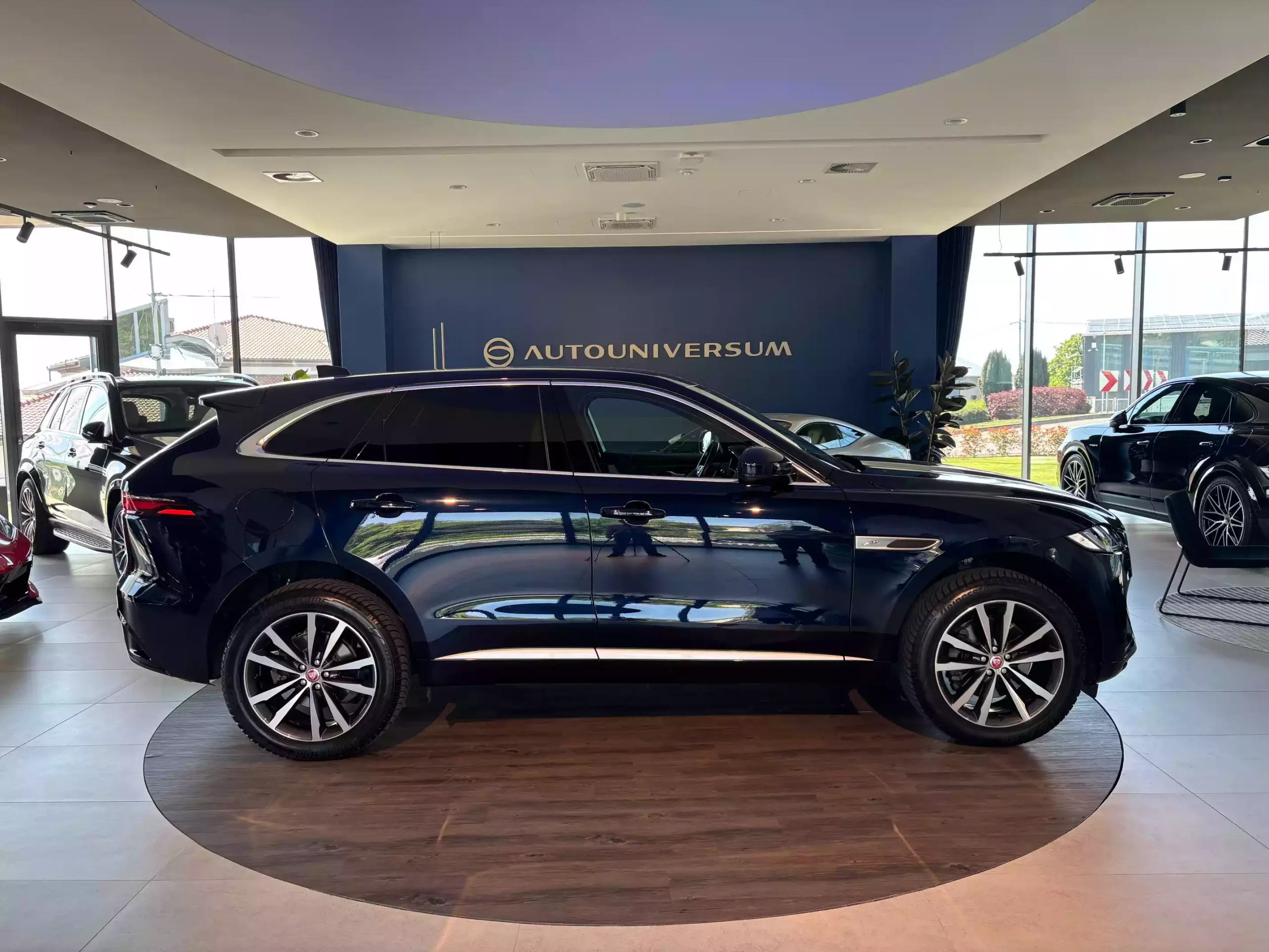 Jaguar F-Pace AWD D200 HSE R-Dynamic Automatic