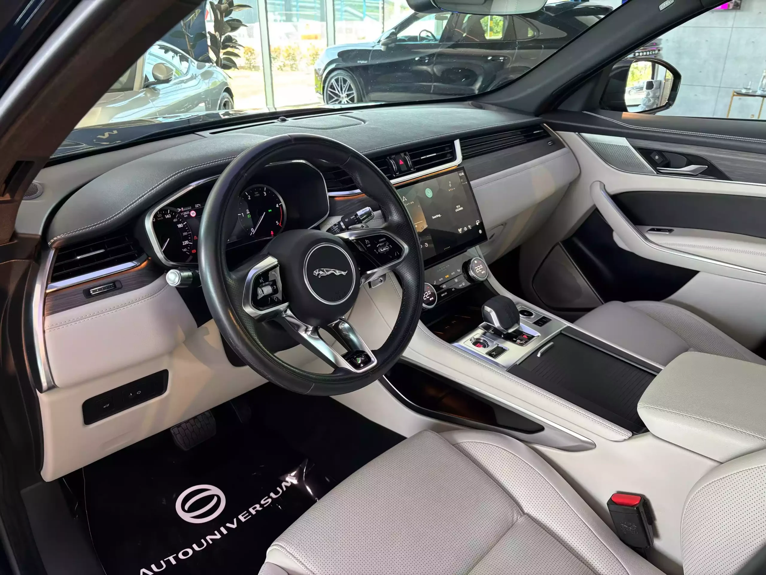 Jaguar F-Pace AWD D200 HSE R-Dynamic Automatic