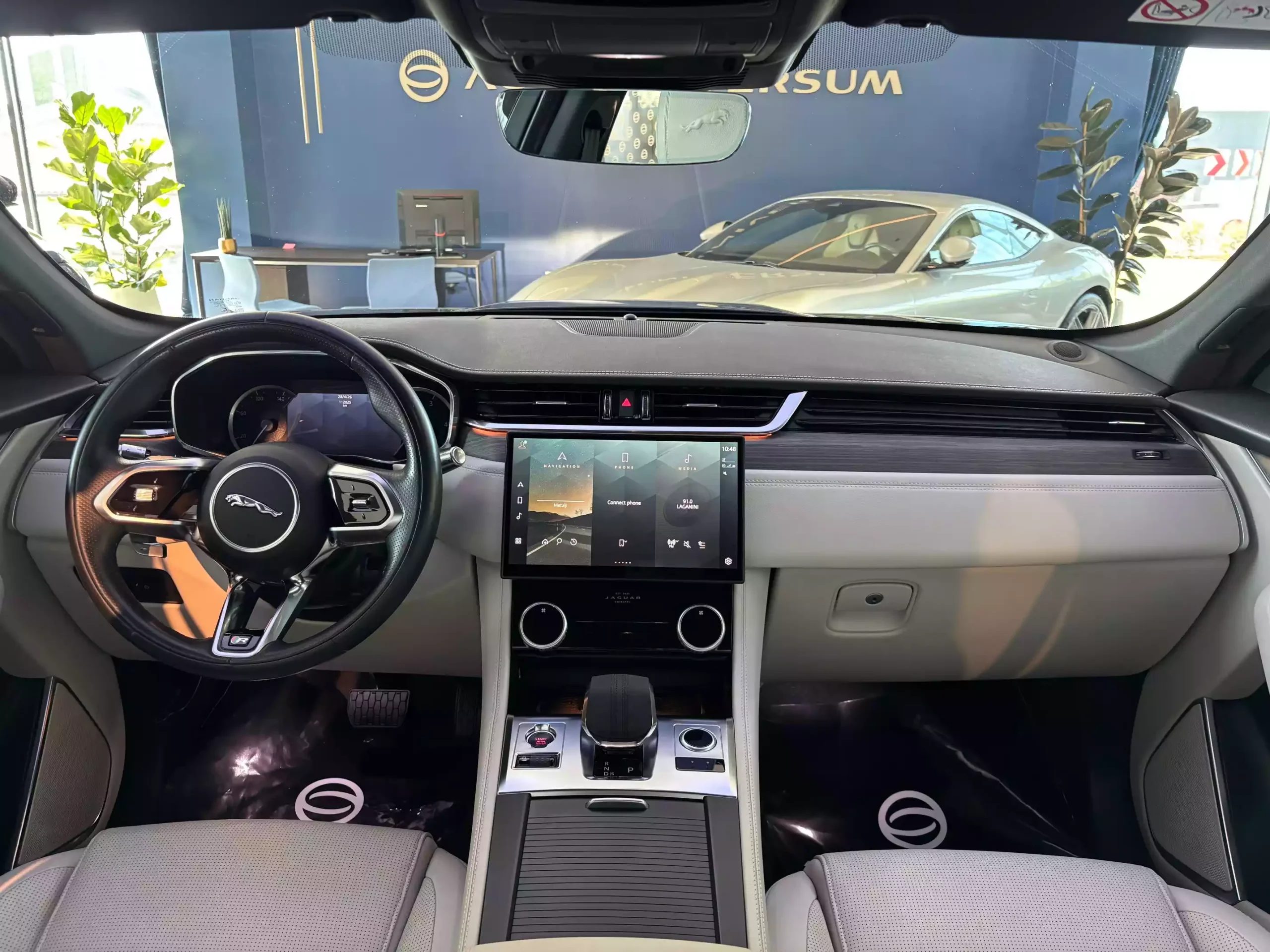 Jaguar F-Pace AWD D200 HSE R-Dynamic Automatic