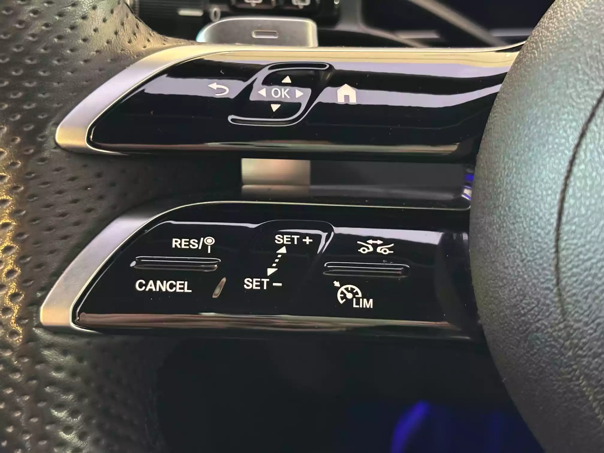 Mercedes GLC 220d 4Matic AMG – Digital Light, kamera 360°, alu 20″