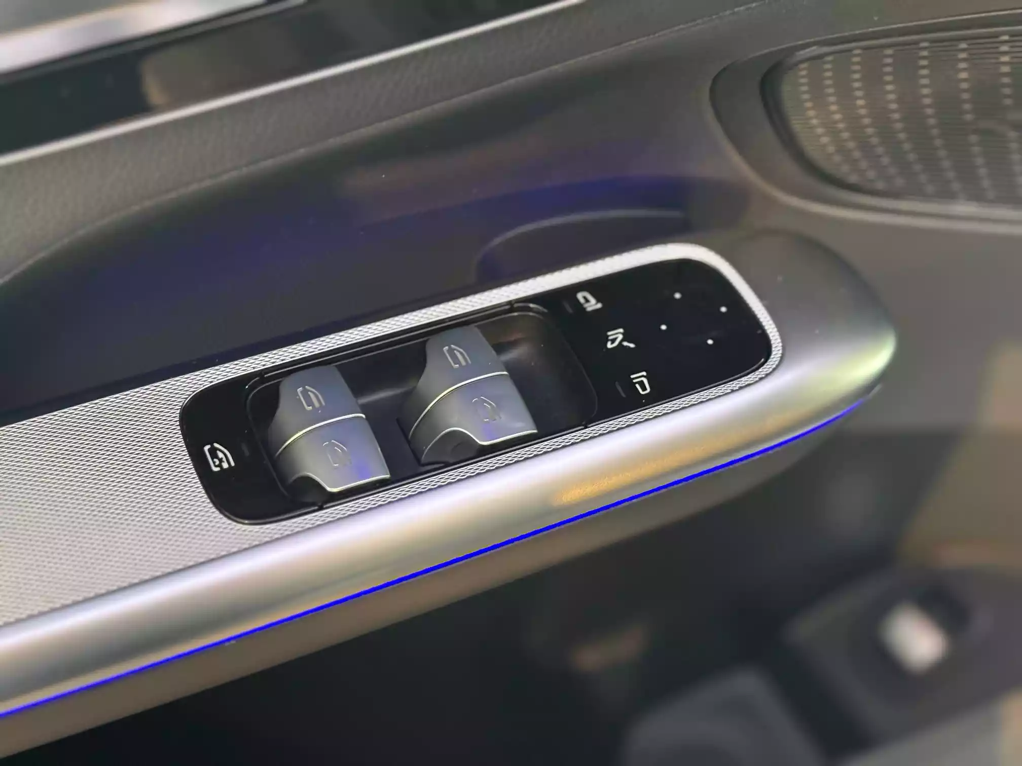 Mercedes GLC 220d 4Matic AMG – Digital Light, kamera 360°, alu 20″