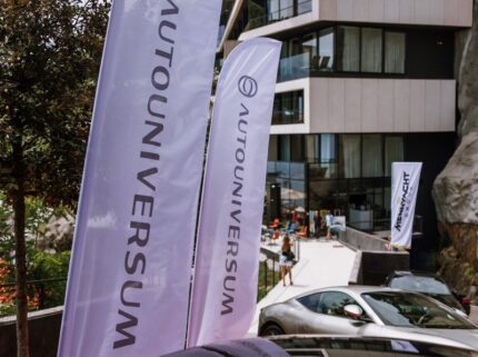 Auto Universum na MennYacht Kvarner
