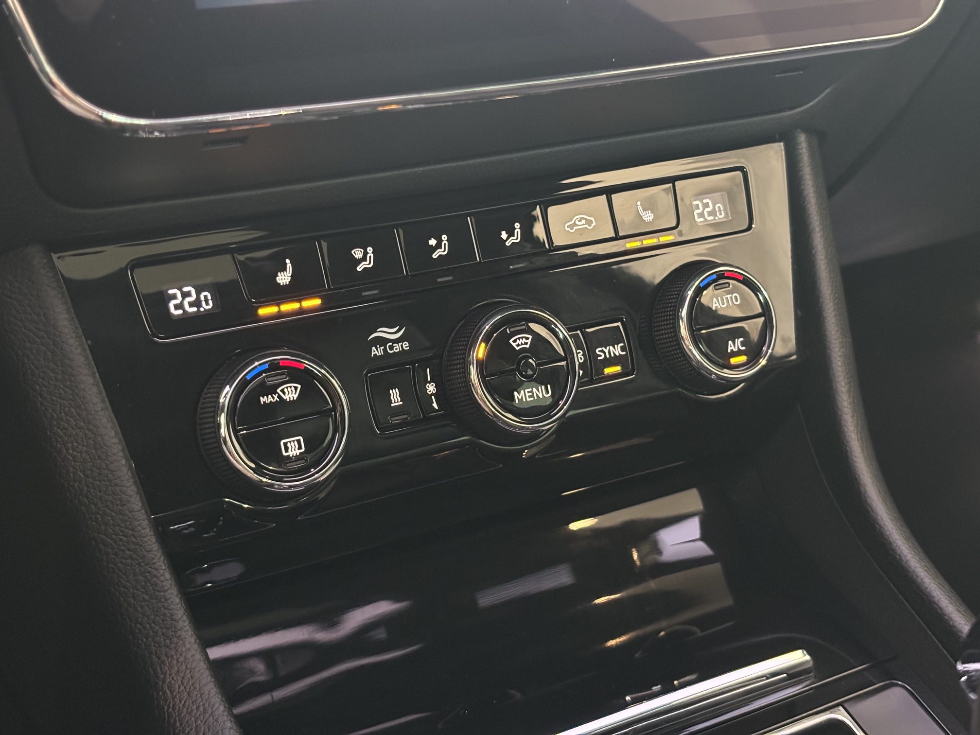 Škoda Superb 2.0 TDI DSG Laurin&Klement