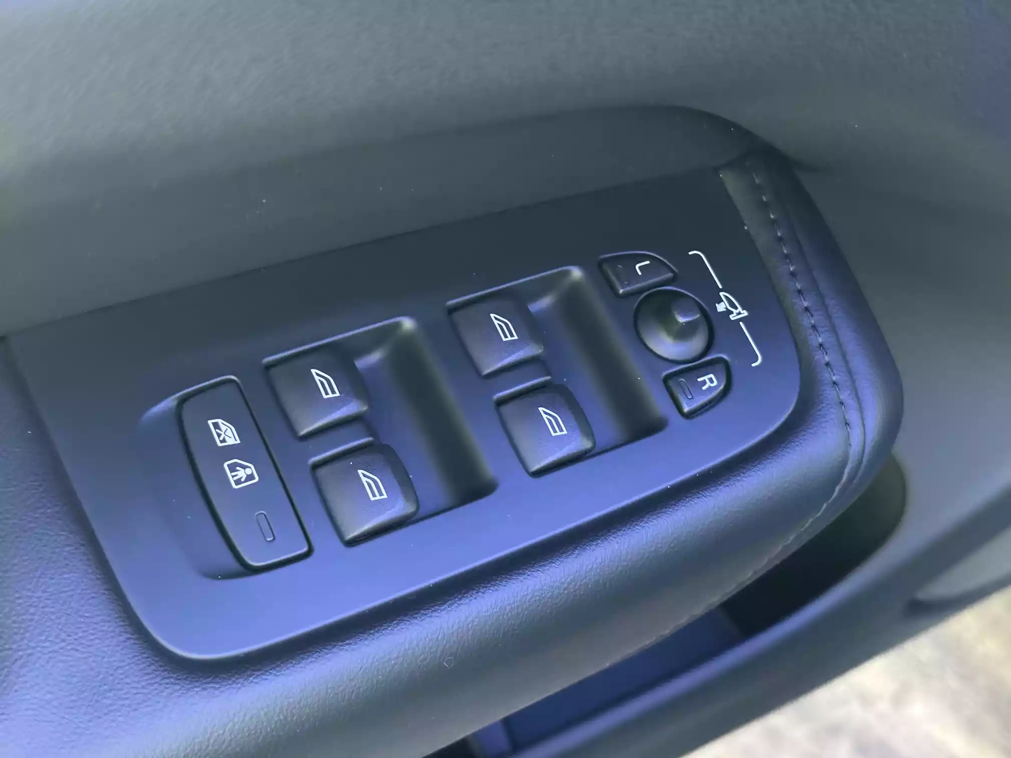 Volvo XC60 B4 R-Design Automatic