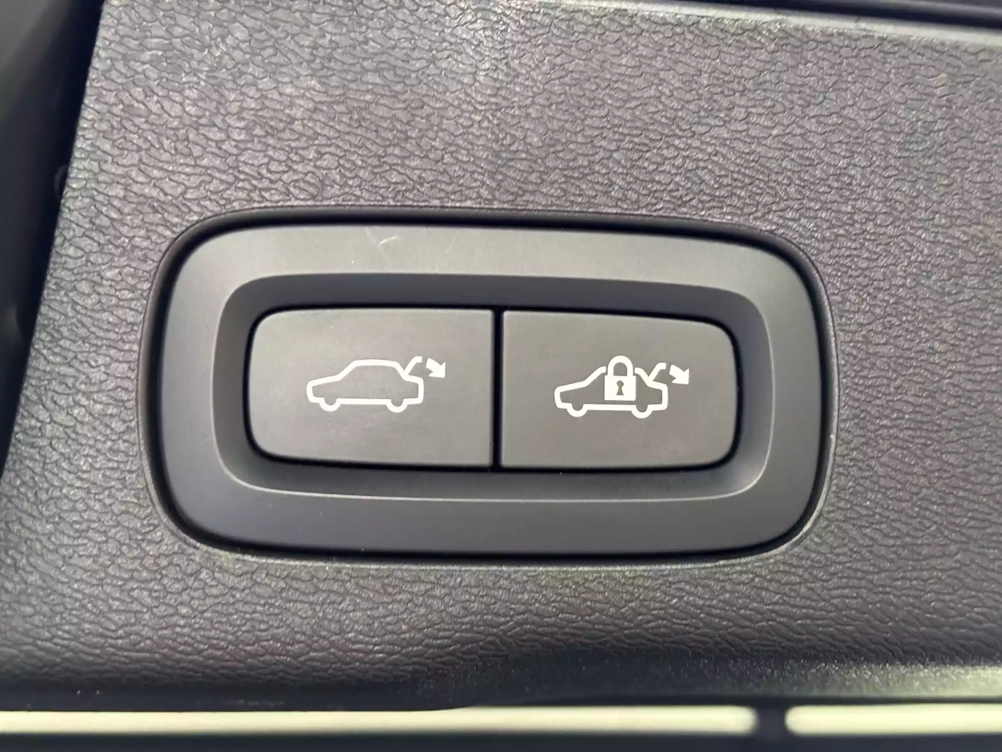 Volvo XC60 B4 R-Design Automatic