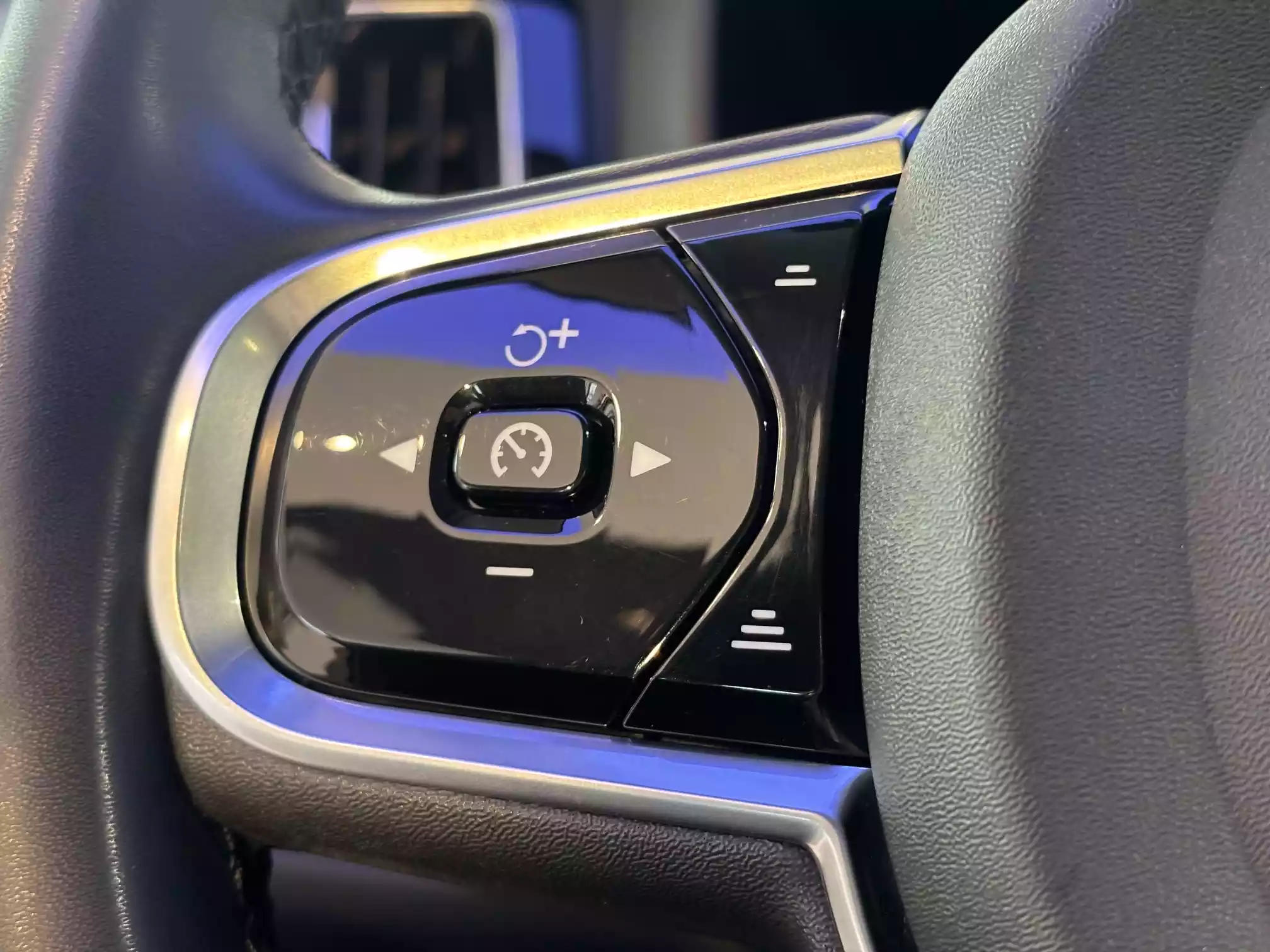 Volvo XC60 B4 D R-Design Automatic